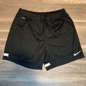Medium Nike shorts ✅